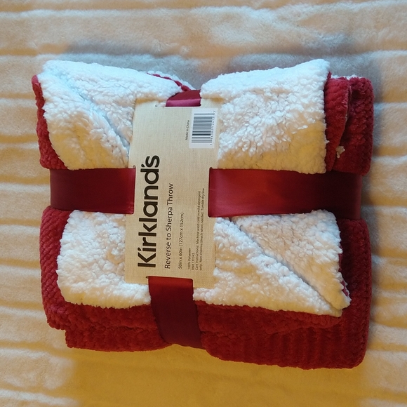 REVERSIBLE THROW - Picture 1 of 2